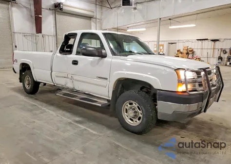 2004 Chevrolet Silverado K2500 Heavy Duty z USA, uszkodzony, nr VIN 1GCHK29U84E281178